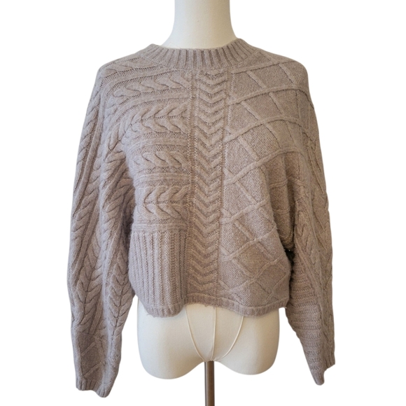 Abercrombie & Fitch Light Brown Cable Knit Crewneck Sweater Size XS - Picture 1 of 4
